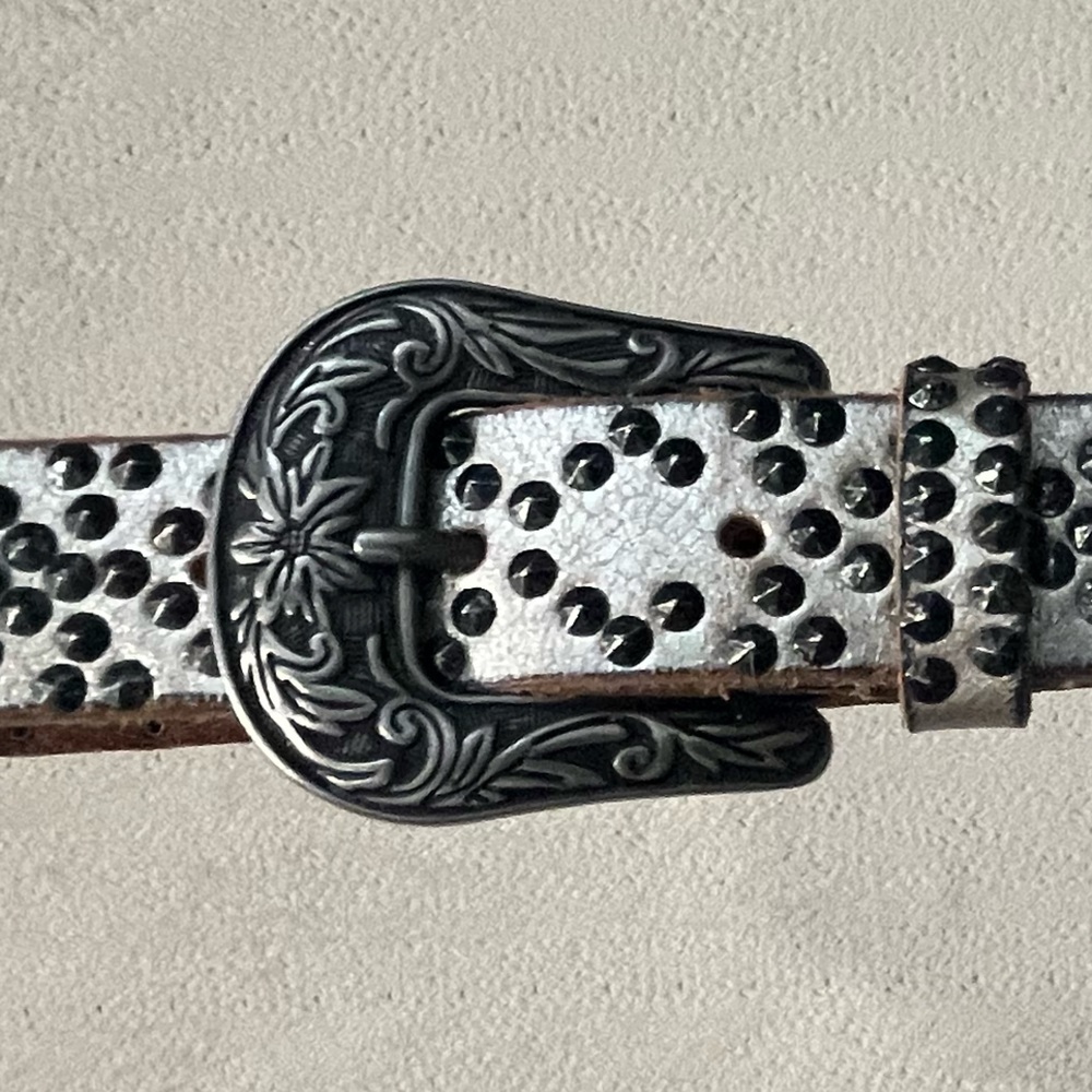 Idyllwind Genuine Leather Silver Studded Belt Western Sz M Stud - Picture 3 of 16